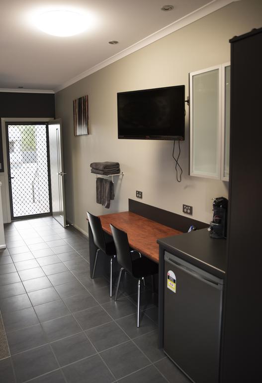 The Rocks Motel Charleville Room photo